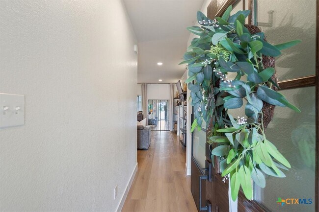 Foto del edificio - 5102 Dauphin Dr