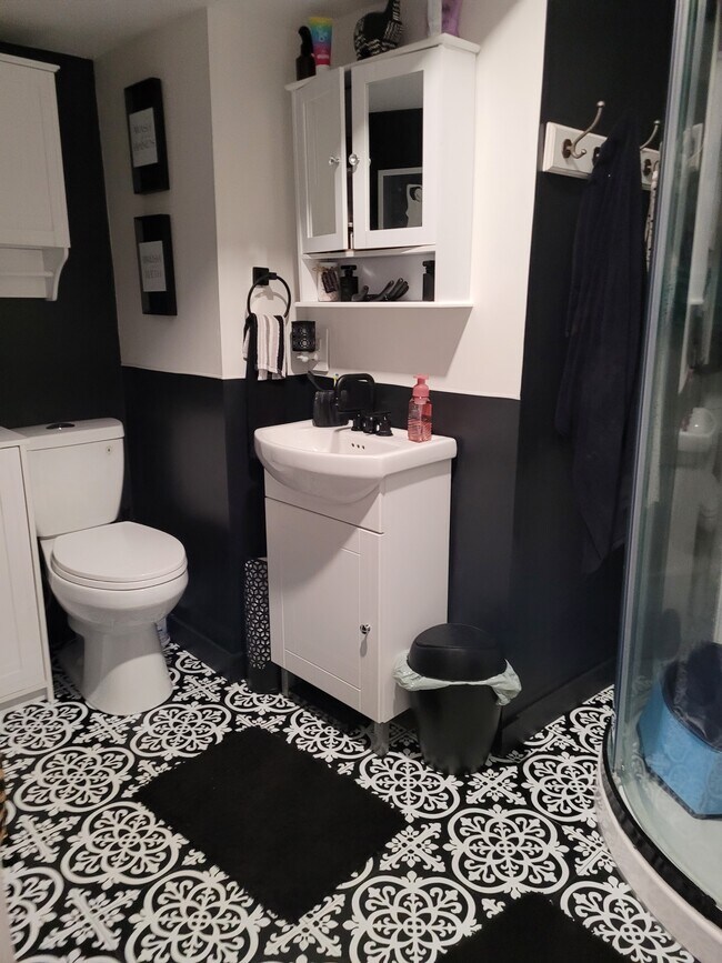 Photo du bâtiment - 7012 Sunhaven Dr