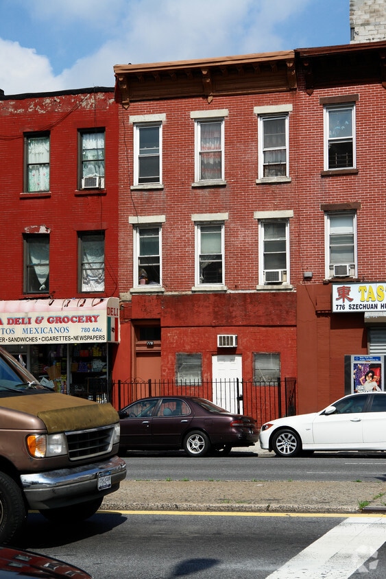 Building Photo - 778 4th Ave