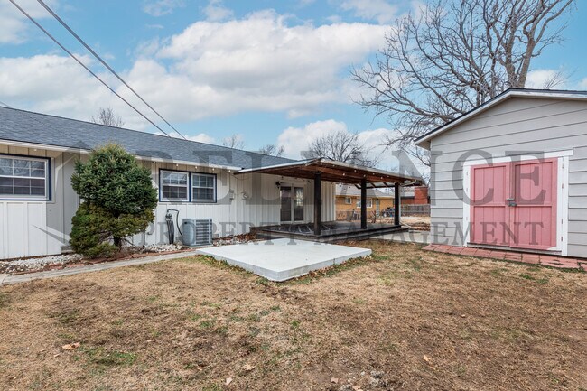 Foto del edificio - 2210 W Columbine Ln