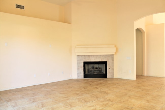 Building Photo - 5360 N Placita Los Arbustos