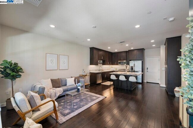 Building Photo - 418 Persimmon Common