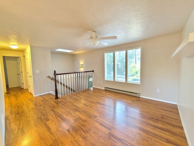 Foto del edificio - 4107 E Pratt Ave