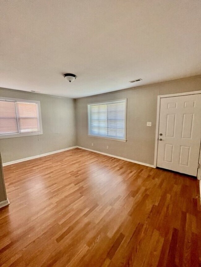 Foto del edificio - Adorable 3 bedroom 2 bath Ranch style home...