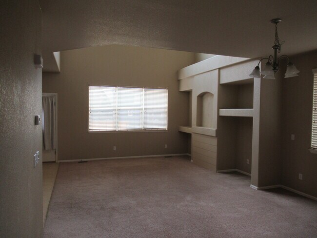 Building Photo - 2255 Bucolo Ave