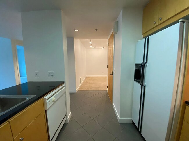 Foto del edificio - Stylish 1-Bedroom, 1-Bathroom Apartment in...