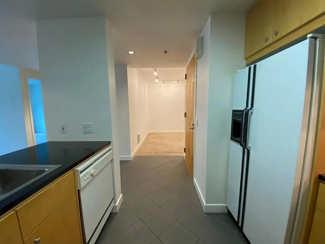 Building Photo - Stylish 1-Bedroom, 1-Bathroom Apartment in...