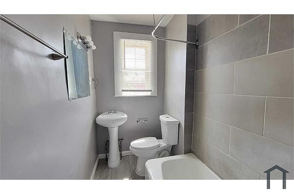 Foto del edificio - 2 Bedroom home with Rear Yard