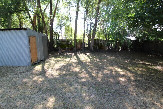 Building Photo - 1528 1/2 Ivory St