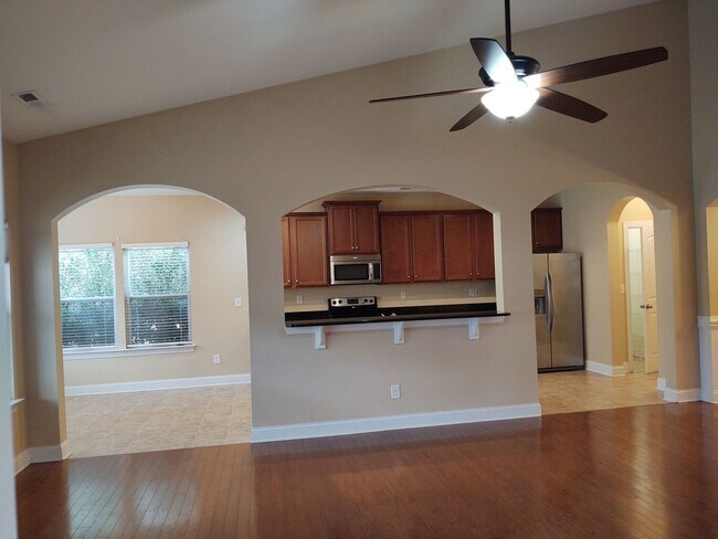 Foto del edificio - Beautiful, Corner Lot,  Ranch Style home l...