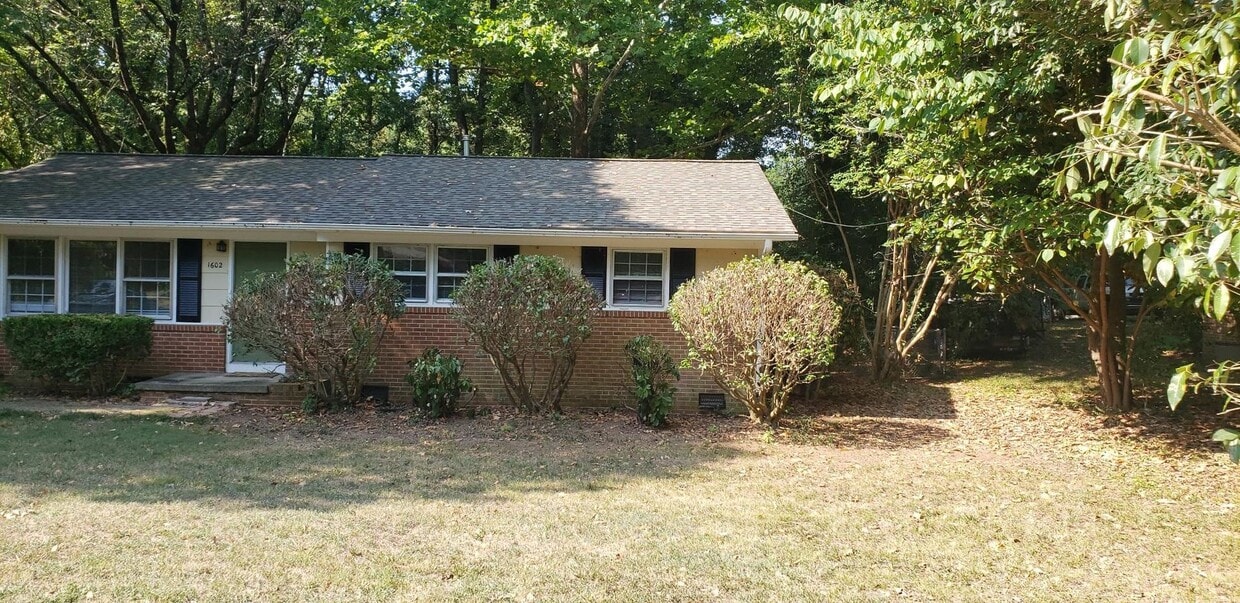 Refreshed 3 Bedroom / 2.5 Bath Ranch Style... - 1602 Euclid Road