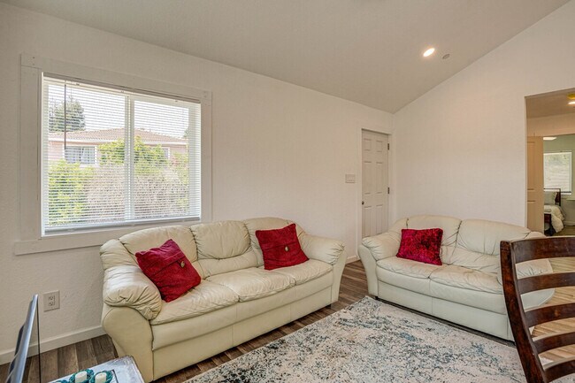 Foto del edificio - 1120 Sunrise Hill