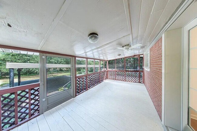 Building Photo - 3021 Old Concord Rd SE