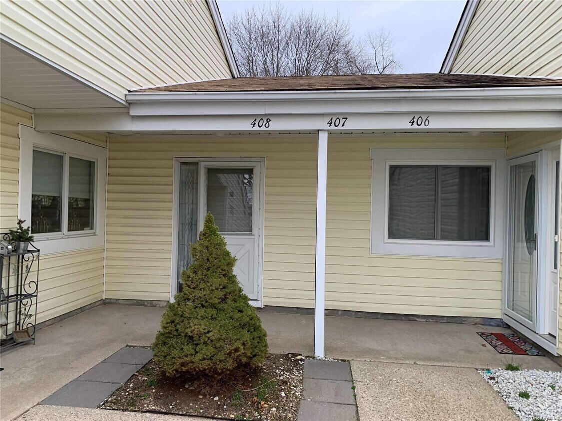 Primary Photo - 407 Cabot Ct E