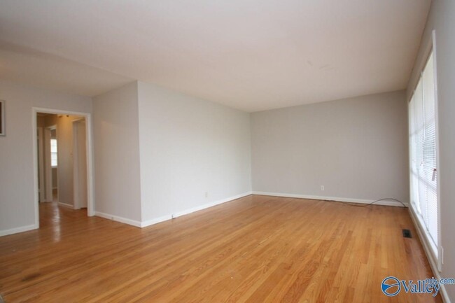 Foto del edificio - 417 Greenacres Dr NW