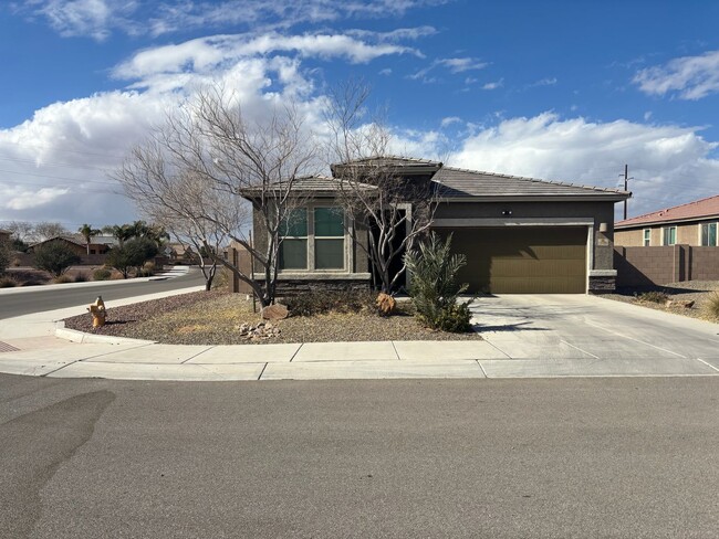 Building Photo - 4 Bedrooms 2.5 Bathrooms - Marana