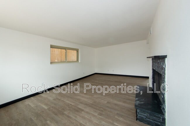 Foto del edificio - 312 E 27th St