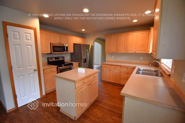 Building Photo - 6527 32nd Pl NE