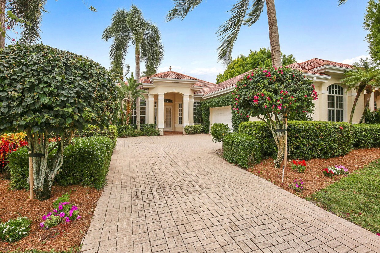 Primary Photo - 132 Pembroke Dr