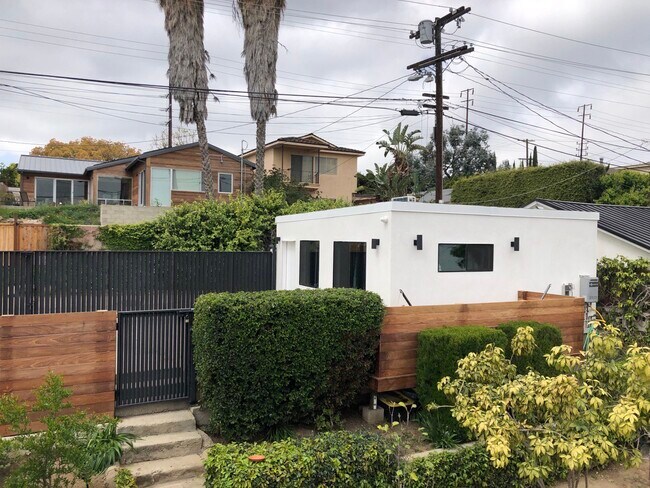 Foto del edificio - 3527 Greenfield Ave