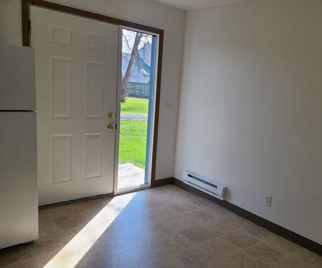 Building Photo - 206 Harrison Ct