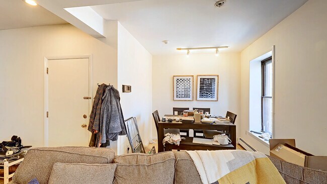 Foto del edificio - 36 Symphony Rd