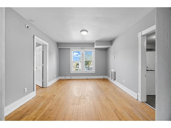 Building Photo - 568 N Farrington St