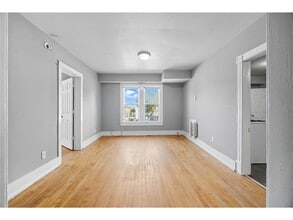 Building Photo - 568 N Farrington St