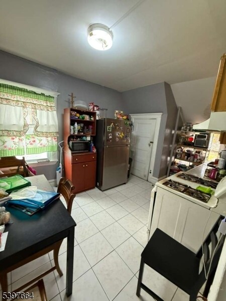 Building Photo - 681 E 28th St