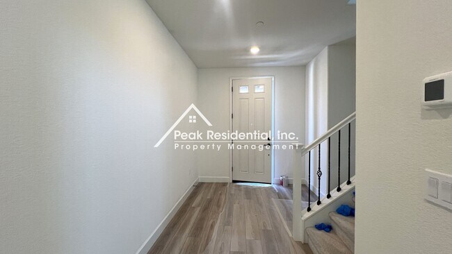 Building Photo - Still looks new. 4-bedroom home in North N...