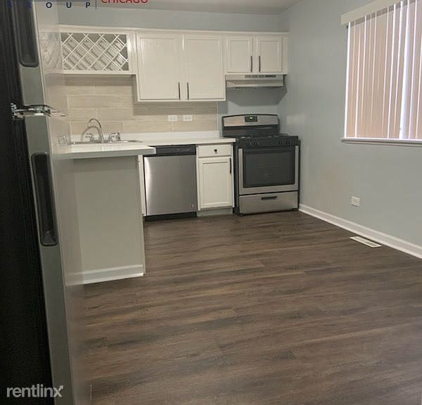 Building Photo - 3 br, 1.5 bath Townhome - 2193 171st St