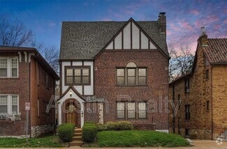 Building Photo - 404 S Hanley Rd