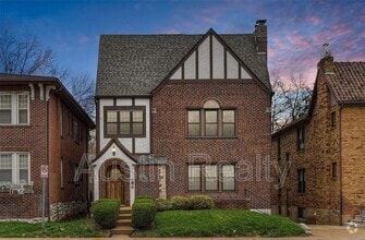 Building Photo - 404 S Hanley Rd