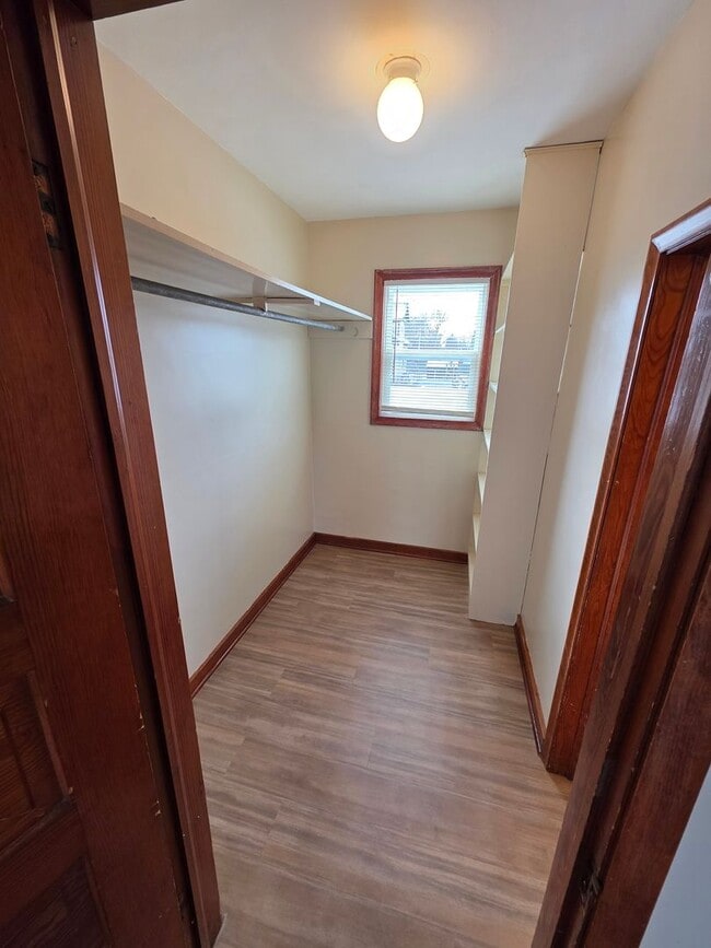 Building Photo - AEC-209