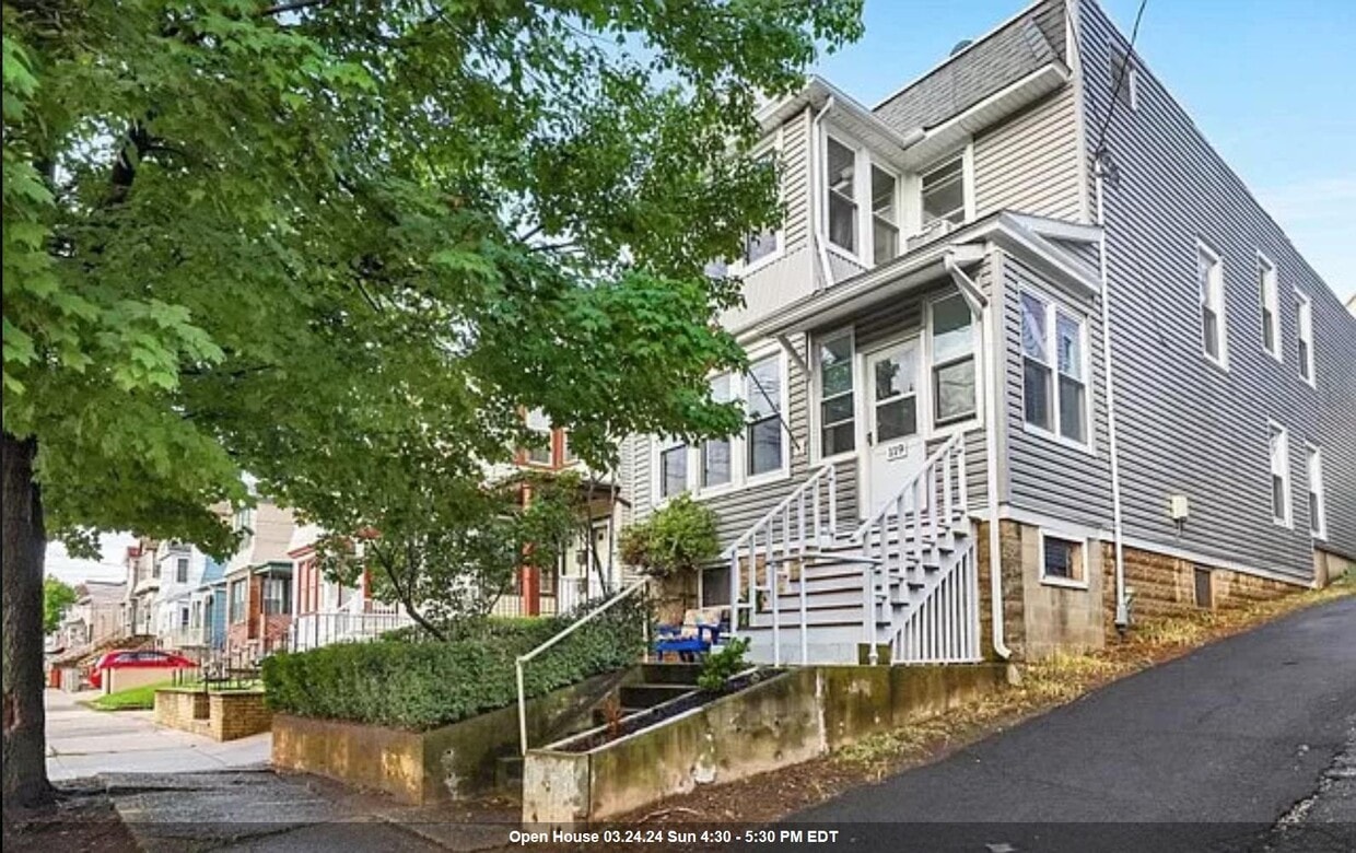 Primary Photo - 119 Davis Ave