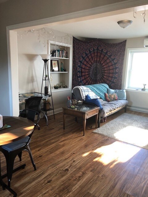 Foto principal - 19 E Main St