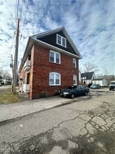 Building Photo - 837 Wayside Rd