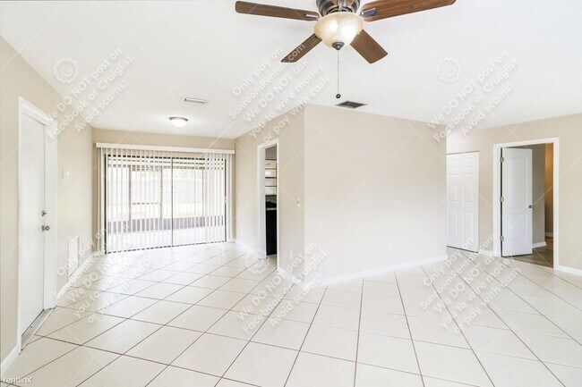 Foto del edificio - 3 br, 2 bath House - 11346 Hollyglen Dr