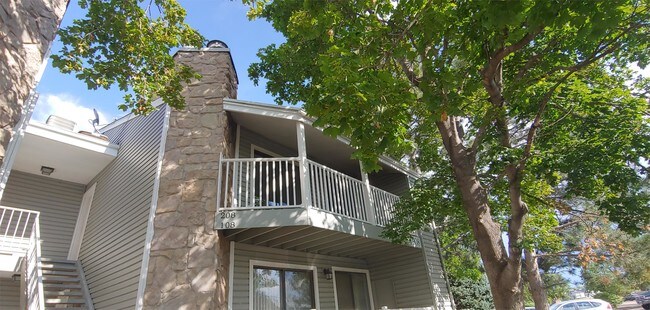 Building Photo - 908 S Walden Way