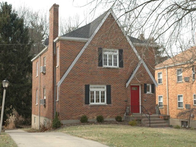 Building Photo - 703 St Joseph Ln