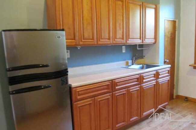 Foto del edificio - 891 St Johns Pl