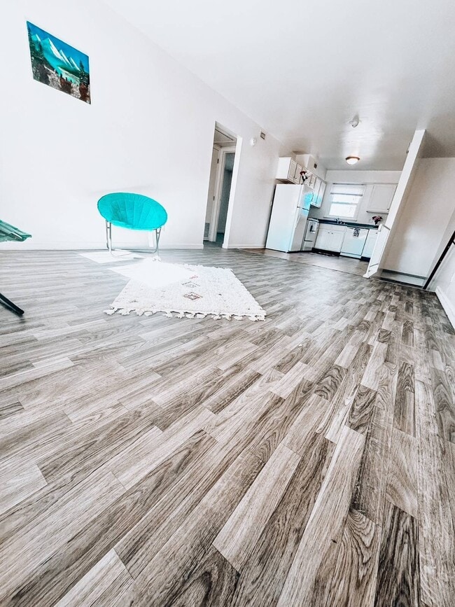 Building Photo - 807 Leawood Dr