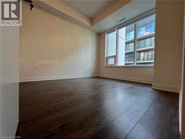 Building Photo - 212 King William St