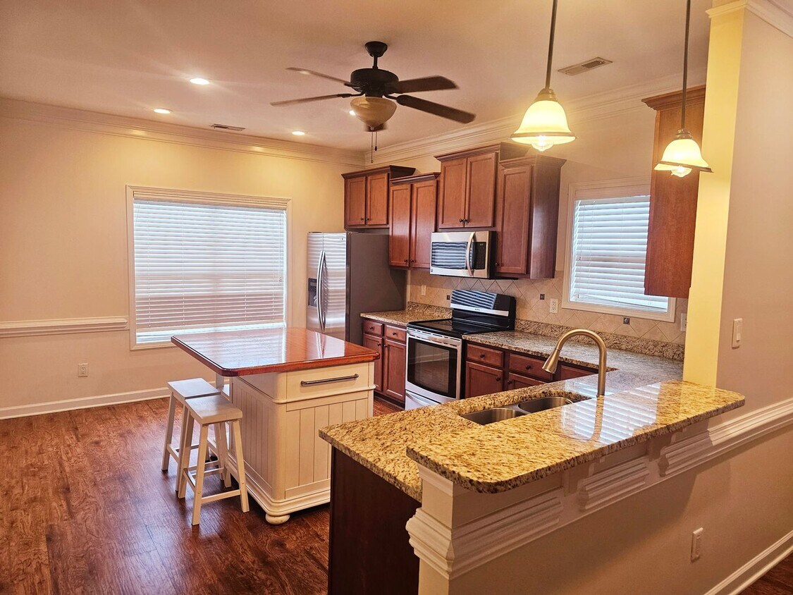 Townhouse At West Park Place - Townhouse  At West Park Place