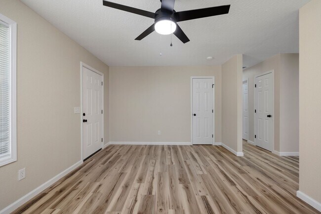 Foto del edificio - 1649 N Patterson Ave