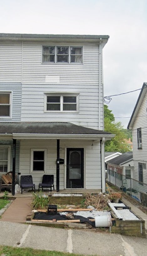 Building Photo - 706 Lechauwecki Ave
