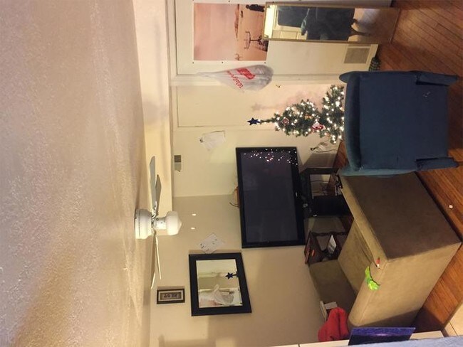 Building Photo - 2 Bed 1 Bath Old Town Louisville