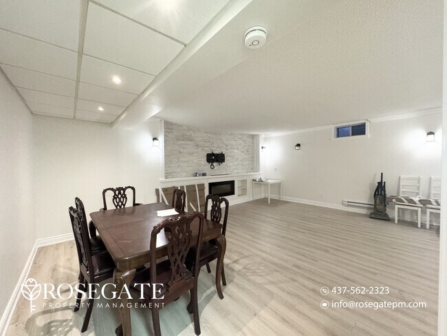 Photo du bâtiment - Spacious Open-Concept Studio Basement Apar...