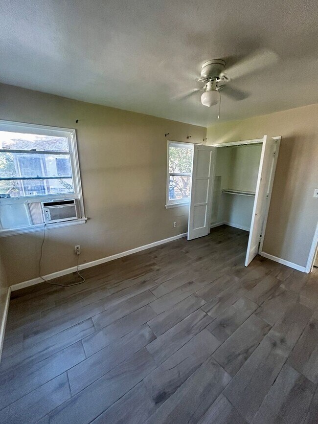 Building Photo - Everest Ave (3925)