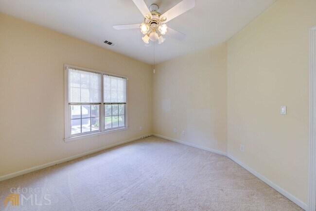 Foto del edificio - 4692 Bishop Lake Rd